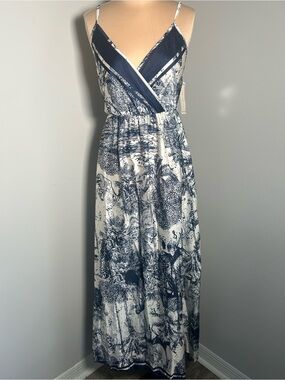 Made in Italy 🇮🇹 Blue and White Printed Maxi Dress - Sleeveless V-Neck